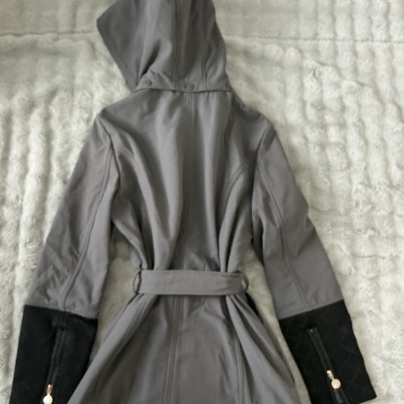 Woman’s Betsy Johnson jacket - Picture 4 of 5